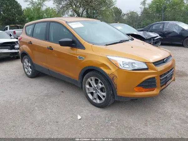1FMCU0F72GUB12500 2016 FORD ESCAPE - Image 1