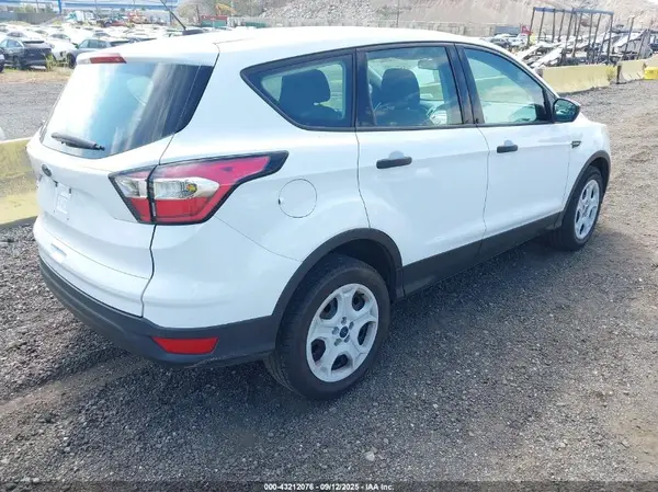 1FMCU0F72HUD25223 2017 FORD ESCAPE - Image 2