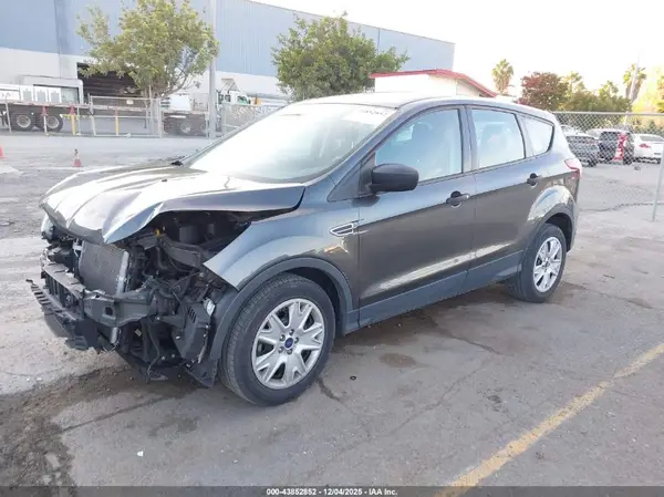 1FMCU0F73GUB15955 2016 FORD ESCAPE - Image 2