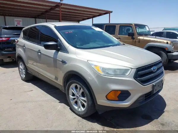1FMCU0F73HUE07591 2017 FORD ESCAPE - Image 1