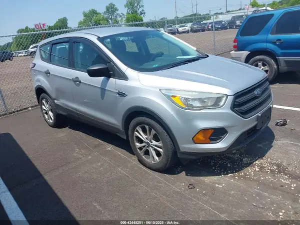 1FMCU0F74HUD56568 2017 FORD ESCAPE - Image 1