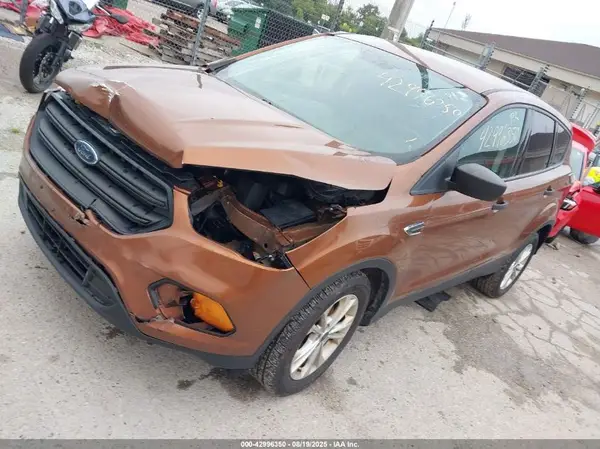 1FMCU0F75HUA10576 2017 FORD ESCAPE - Image 2