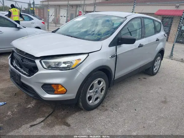 1FMCU0F75HUC05531 2017 FORD ESCAPE - Image 2