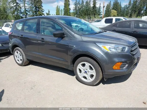 1FMCU0F76HUC38828 2017 FORD ESCAPE - Image 1