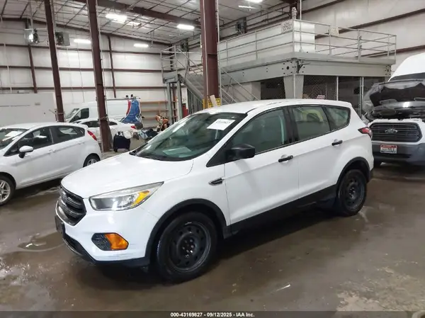 1FMCU0F76HUE36180 2017 FORD ESCAPE - Image 2