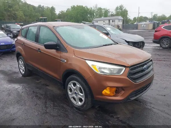 1FMCU0F77HUA57205 2017 FORD ESCAPE - Image 1