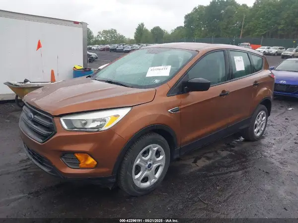 1FMCU0F77HUA57205 2017 FORD ESCAPE - Image 2