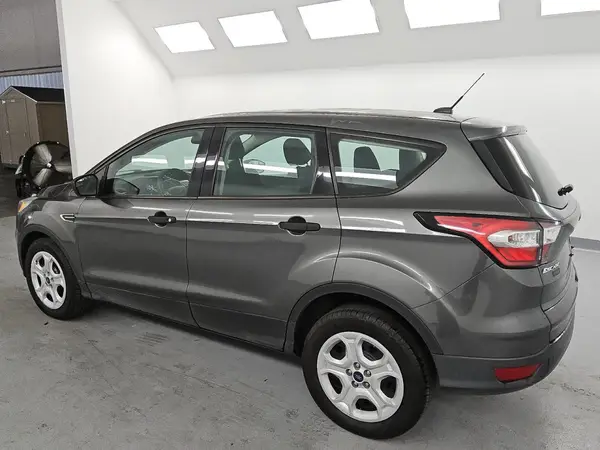 1FMCU0F78HUC01649 2017 FORD ESCAPE - Image 2