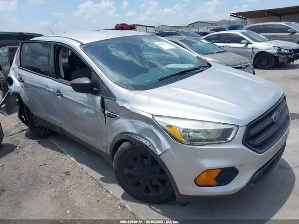 1FMCU0F79HUC00820 2017 FORD ESCAPE - Image 1