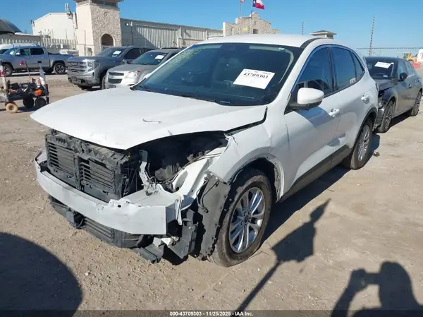 1FMCU0G61LUA75696 2020 FORD ESCAPE - Image 2
