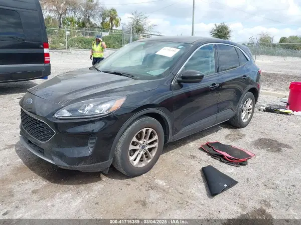 1FMCU0G65LUC05902 2020 FORD ESCAPE - Image 2