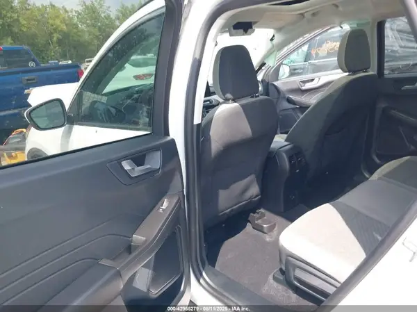 1FMCU0G67MUB00165 2021 FORD ESCAPE - Image 8