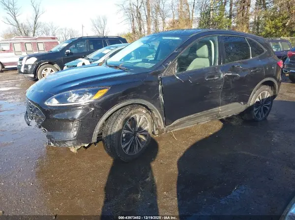 1FMCU0G67NUA83529 2022 FORD ESCAPE - Image 2