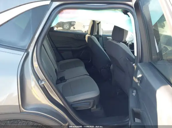 1FMCU0G69NUB33945 2022 FORD ESCAPE - Image 8
