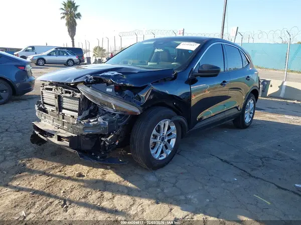 1FMCU0G6XNUB56621 2022 FORD ESCAPE - Image 2