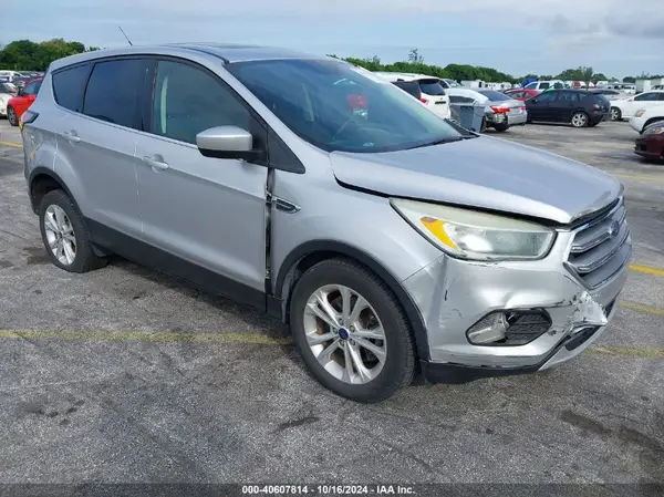 1FMCU0G90HUC81240 2017 FORD ESCAPE - Image 1