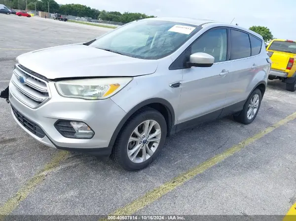 1FMCU0G90HUC81240 2017 FORD ESCAPE - Image 2