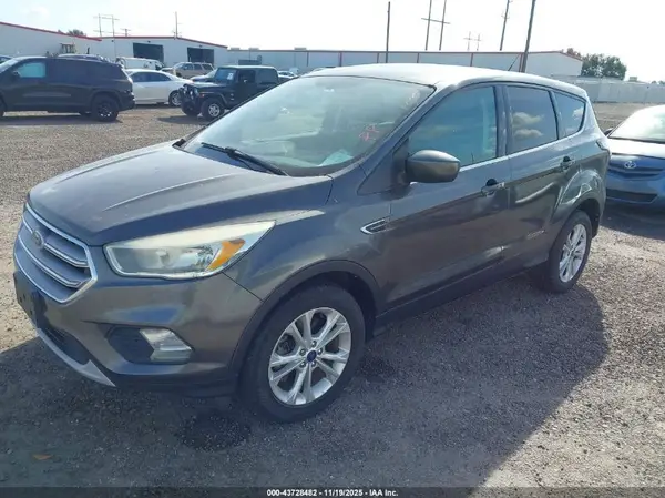 1FMCU0G90HUD66952 2017 FORD ESCAPE - Image 2
