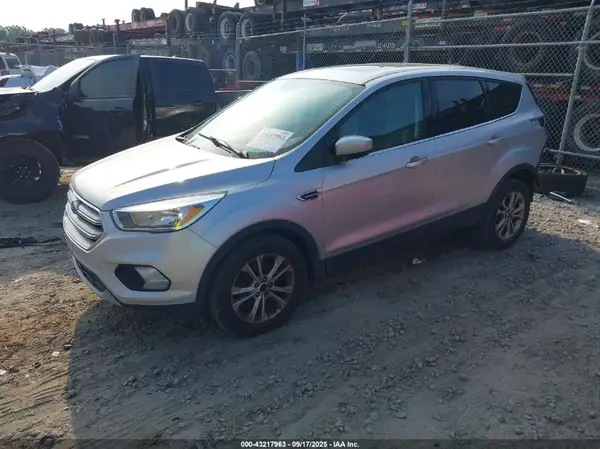 1FMCU0G91HUA24748 2017 FORD ESCAPE - Image 2
