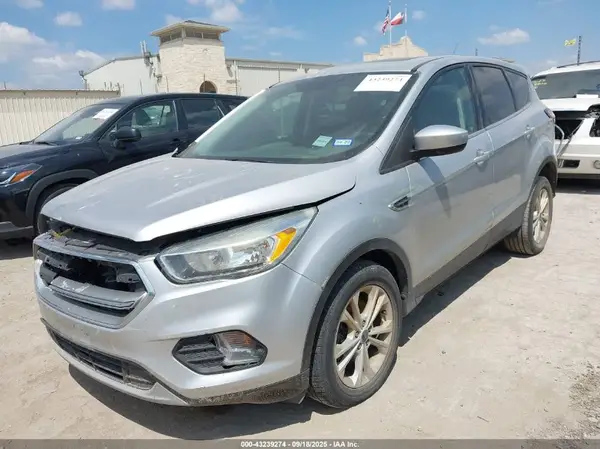 1FMCU0G93HUD66976 2017 FORD ESCAPE - Image 2