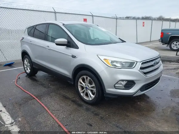 1FMCU0G93HUD67044 2017 FORD ESCAPE - Image 1