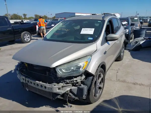 1FMCU0G95HUA38393 2017 FORD ESCAPE - Image 2