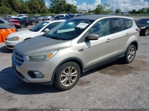 1FMCU0G99HUC72732 2017 FORD ESCAPE - Image 2