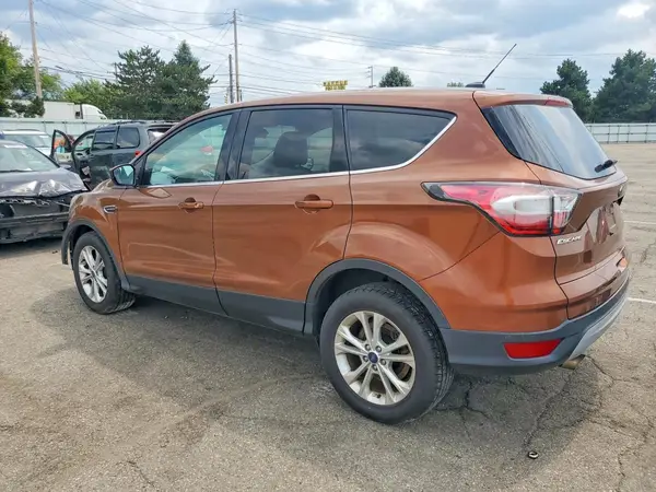1FMCU0G9XHUB04596 2017 FORD ESCAPE - Image 2