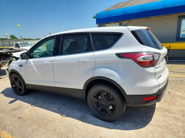 1FMCU0GD0HUA28004 2017 FORD ESCAPE - Image 2