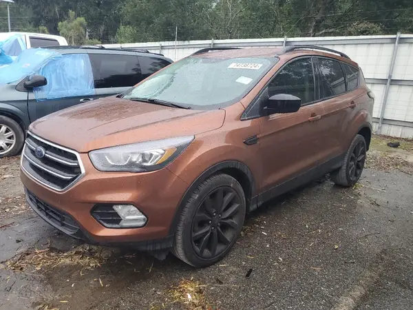 1FMCU0GD0HUC18305 2017 FORD ESCAPE - Image 1