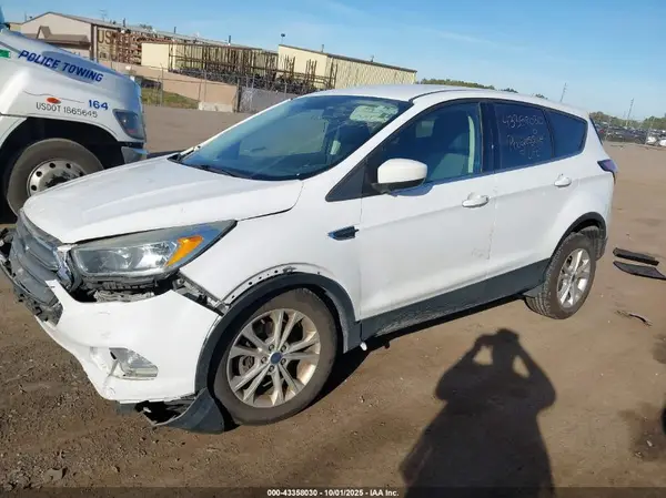1FMCU0GD0HUD51310 2017 FORD ESCAPE - Image 2