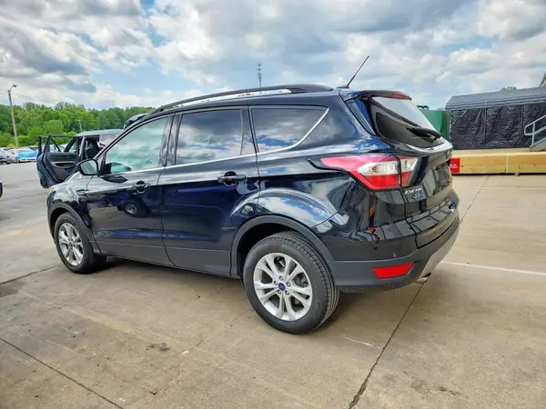 1FMCU0GD0HUD82718 2017 FORD ESCAPE - Image 2