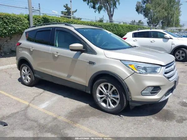 1FMCU0GD0JUC09545 2018 FORD ESCAPE - Image 1
