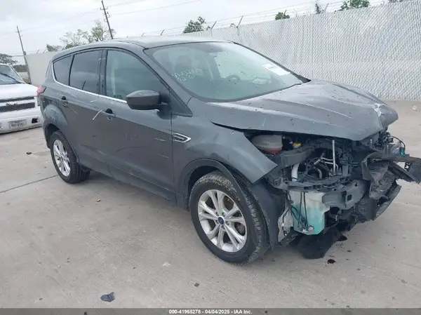 1FMCU0GD0KUA82121 2019 FORD ESCAPE - Image 1
