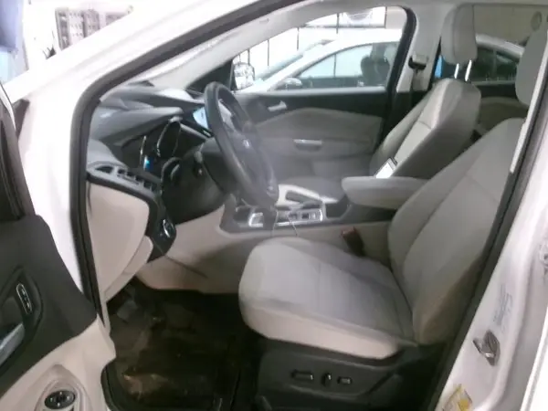 1FMCU0GD0KUB65807 2019 FORD ESCAPE - Image 2