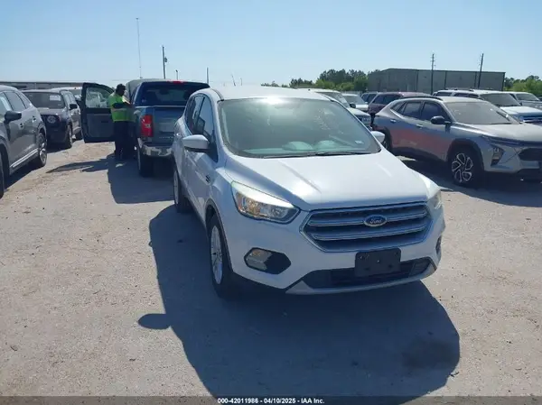 1FMCU0GD1HUA29629 2017 FORD ESCAPE - Image 1