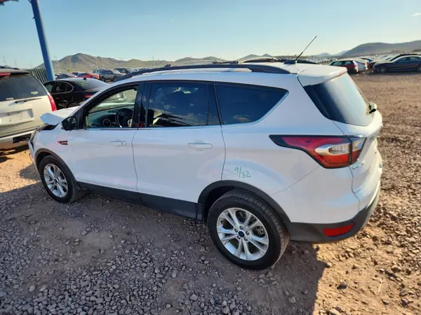 1FMCU0GD1HUB21789 2017 FORD ESCAPE - Image 2
