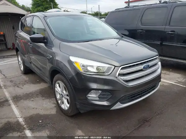 1FMCU0GD1HUB57031 2017 FORD ESCAPE - Image 1