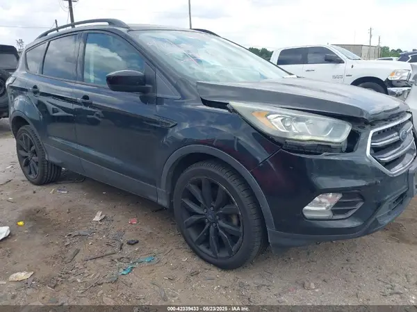 1FMCU0GD1HUD20194 2017 FORD ESCAPE - Image 1
