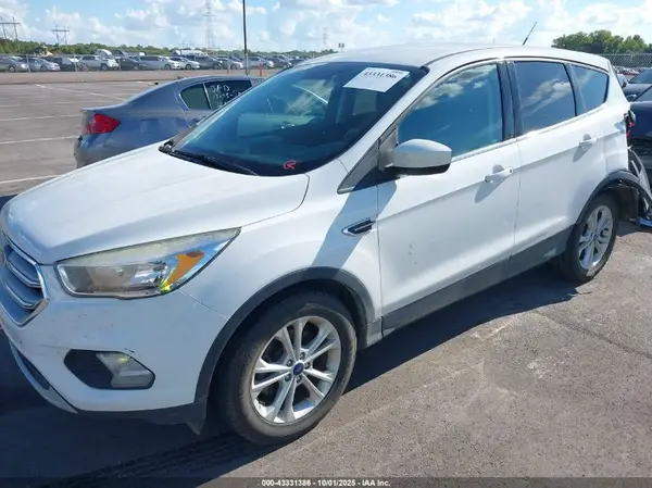 1FMCU0GD1HUD74921 2017 FORD ESCAPE - Image 2
