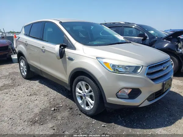 1FMCU0GD1HUD81299 2017 FORD ESCAPE - Image 1