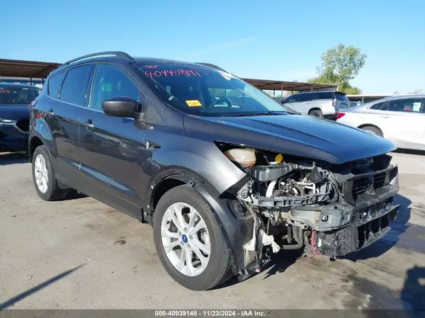 1FMCU0GD1HUD82212 2017 FORD ESCAPE - Image 1