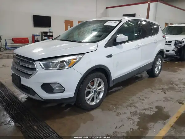 1FMCU0GD1HUE77000 2017 FORD ESCAPE - Image 2