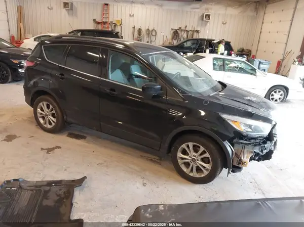 1FMCU0GD1JUC32428 2018 FORD ESCAPE - Image 1