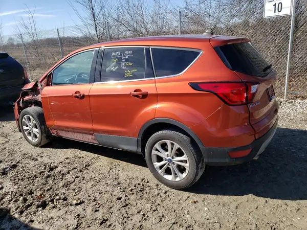 1FMCU0GD1KUB11657 2019 FORD ESCAPE - Image 2