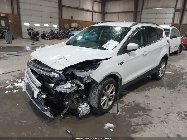 1FMCU0GD2HUB50413 2017 FORD ESCAPE - Image 2