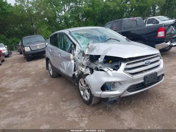 1FMCU0GD2HUB76901 2017 FORD ESCAPE - Image 1