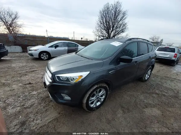 1FMCU0GD2HUC08200 2017 FORD ESCAPE - Image 2