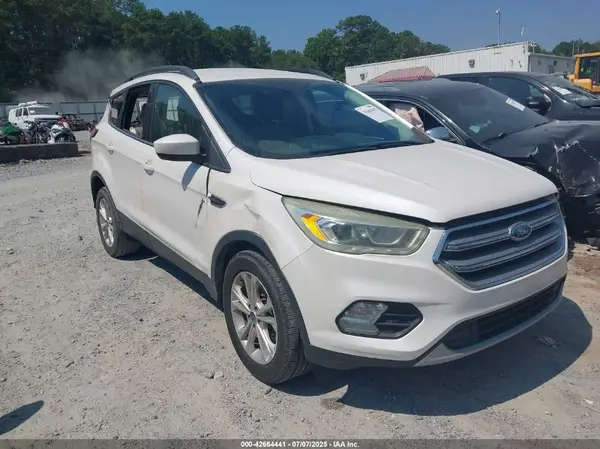 1FMCU0GD2HUD04750 2017 FORD ESCAPE - Image 1