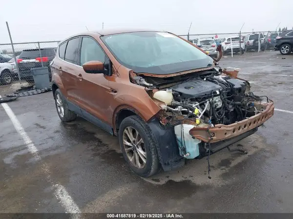 1FMCU0GD2HUD20589 2017 FORD ESCAPE - Image 1